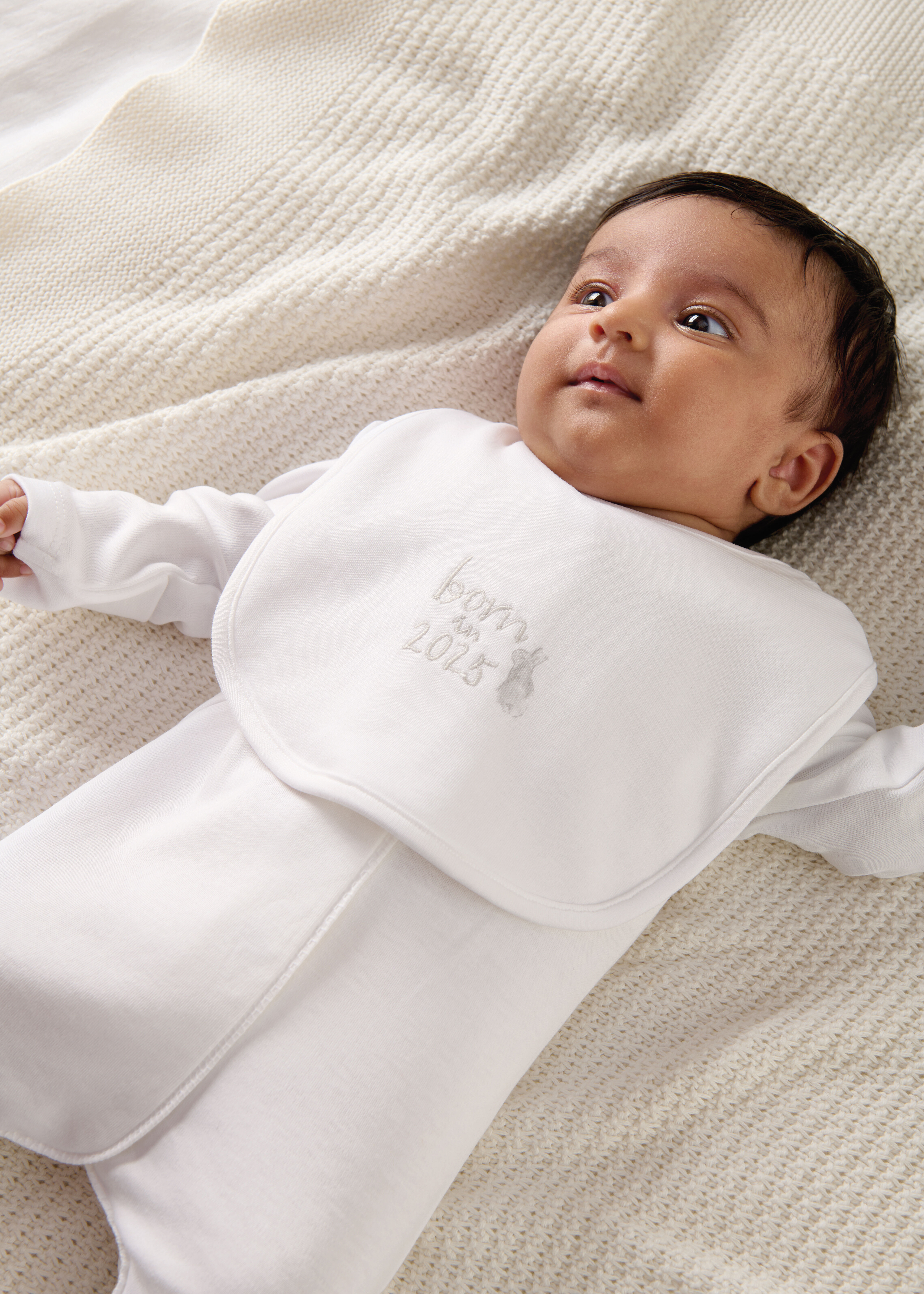 مجموعة هدايا بورن ان 2025 لرضيع، 3 قطع image number 3